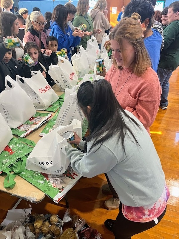 Manchester Students Exceed Goal, Packing 145 Thanksgiving Meals for Annual Helping Hands for Hunger Initiative