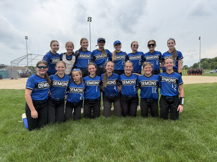 girls softball team picture