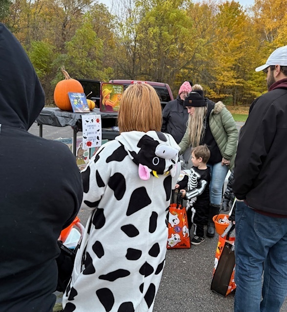Families had a great time picking out books with the children.