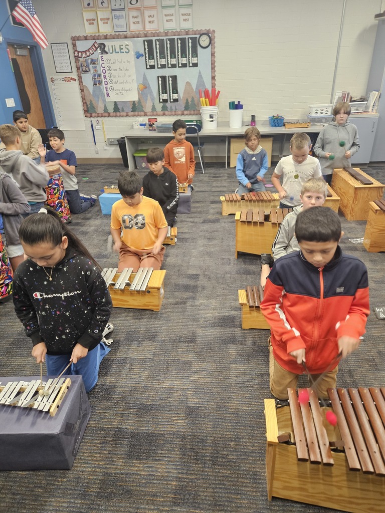 Fifth graders play the xylophones.