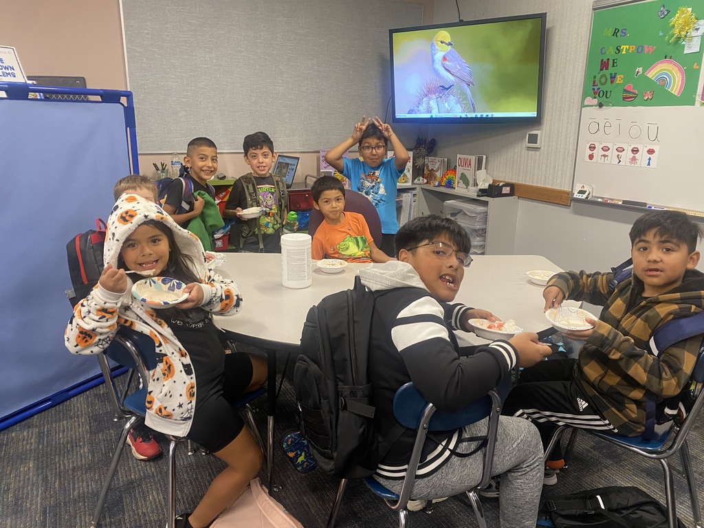Summer readers enjoying ice cream.