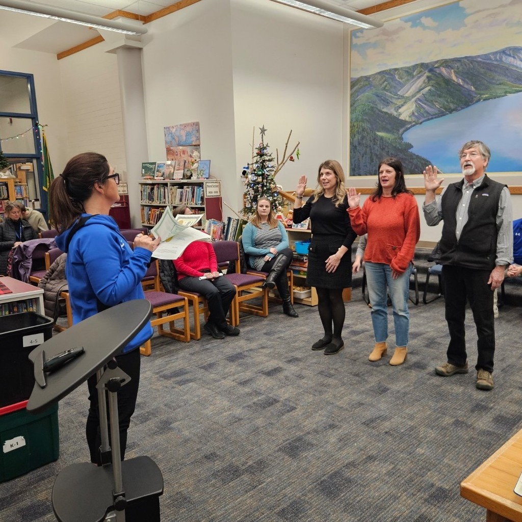 Swearing in new board members.