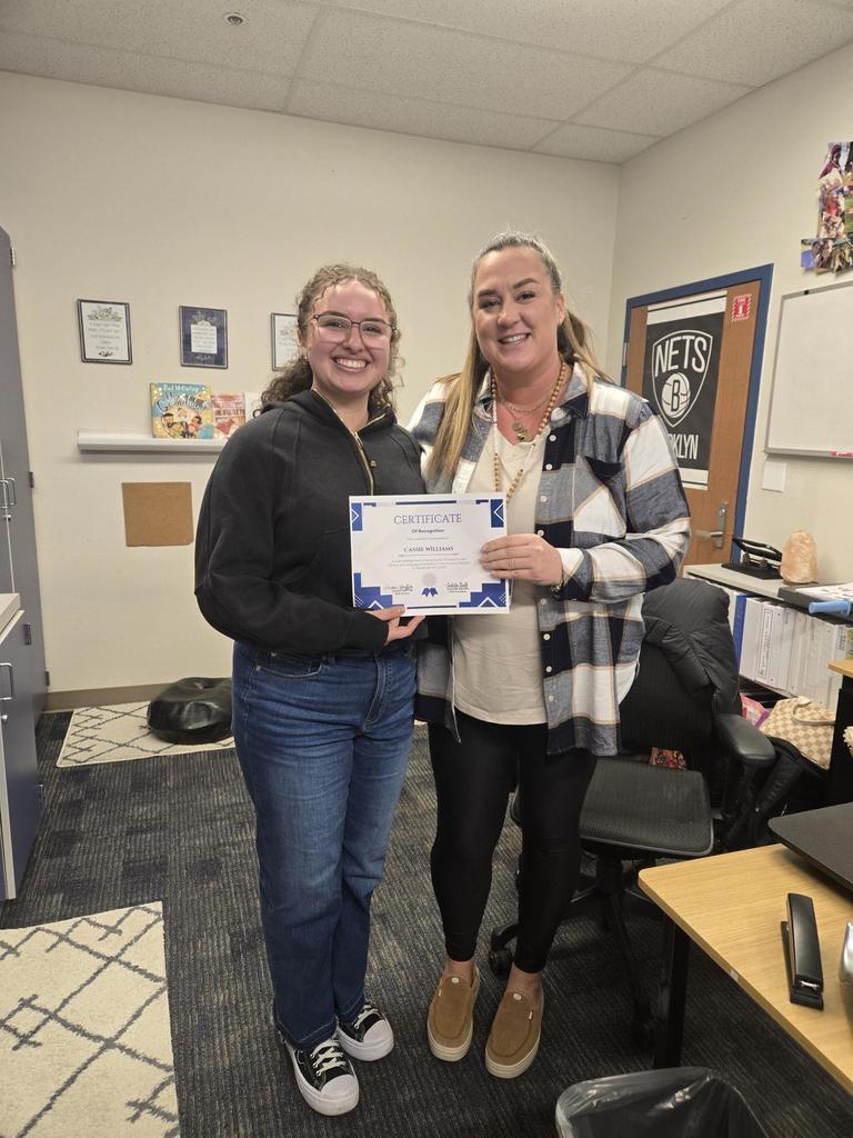 Mrs. Williams holds her G3 award.