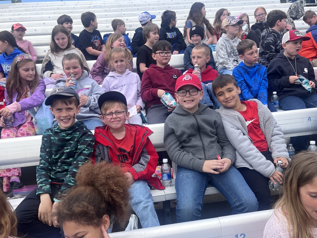 Last week, our 4th graders enjoyed the beautiful weather at Eastwood Field while cheering on the Youngstown State Penguins baseball! The Penguins picked up an exciting 13-11 victory over Milwaukee Panthers baseball. 