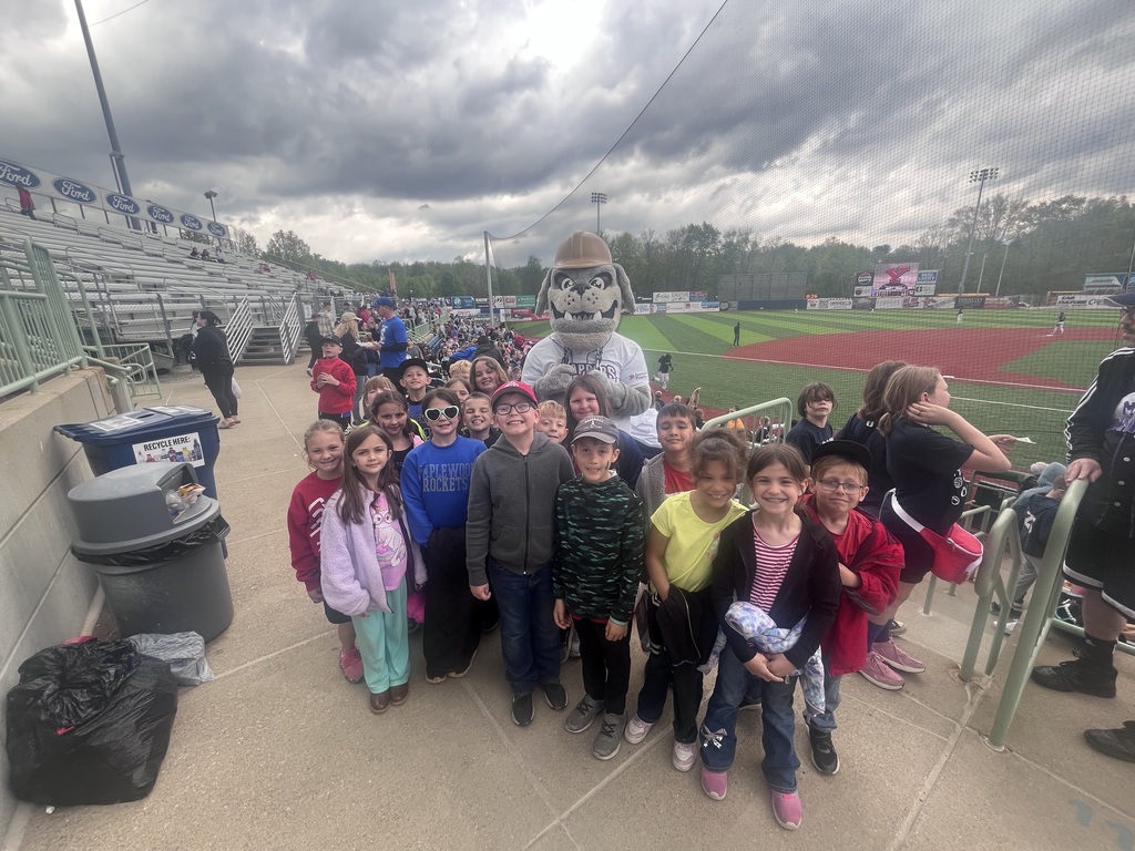 Last week, our 4th graders enjoyed the beautiful weather at Eastwood Field while cheering on the Youngstown State Penguins baseball! The Penguins picked up an exciting 13-11 victory over Milwaukee Panthers baseball. 