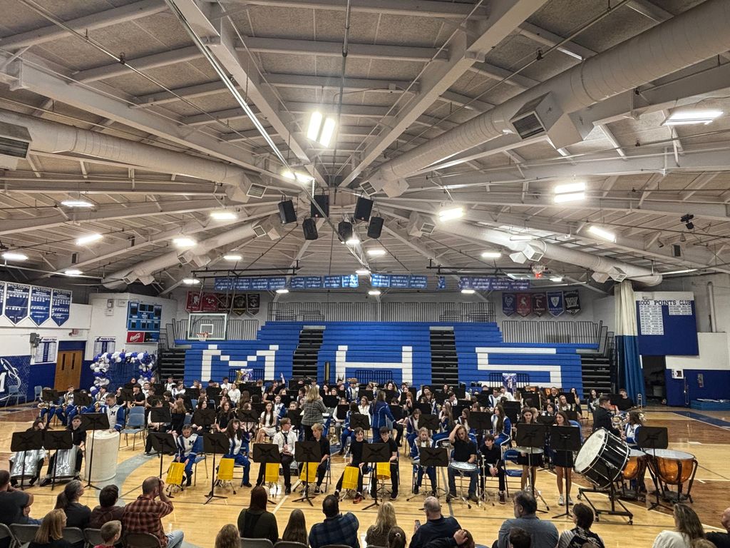 🎶 On April 29th, the Maplewood Bands took the stage for an incredible evening of music! Audiences enjoyed performances from the Jazz Band, 7th Grade Band, 8th Grade Band, and High School Band. The night wrapped up with an exciting mass band finale performance of “Junk Funk!” bringing all the musicians together for an unforgettable finish! 🎷🥁🎺🎵