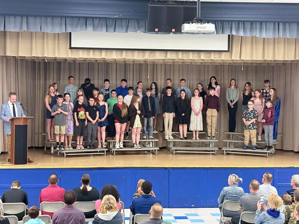 Last night, Maplewood Elementary hosted its first annual 6th Grade Promotion Ceremony! We were delighted to welcome the families and friends of the Class of 2032 to celebrate this significant milestone as our students conclude their elementary journey. The ceremony was followed by a lovely reception where guests mingled, captured memories at the photo stations, and enjoyed sweet treats. It was a truly wonderful evening honoring a very special group of Rockets! 💙🚀