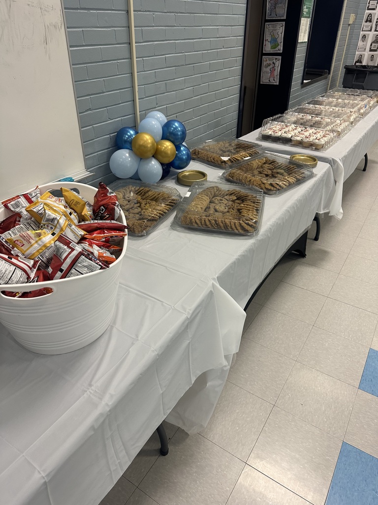 Last night, Maplewood Elementary hosted its first annual 6th Grade Promotion Ceremony! We were delighted to welcome the families and friends of the Class of 2032 to celebrate this significant milestone as our students conclude their elementary journey. The ceremony was followed by a lovely reception where guests mingled, captured memories at the photo stations, and enjoyed sweet treats. It was a truly wonderful evening honoring a very special group of Rockets! 💙🚀
