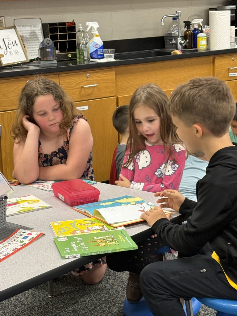 📚❤️ Earlier this week, Mrs. Economos’ 2nd graders had a wonderful time reading to Mrs. Krieg’s kindergarten class! Our younger Rockets loved listening to the stories, and the 2nd graders did an amazing job being reading role models. 🚀✨