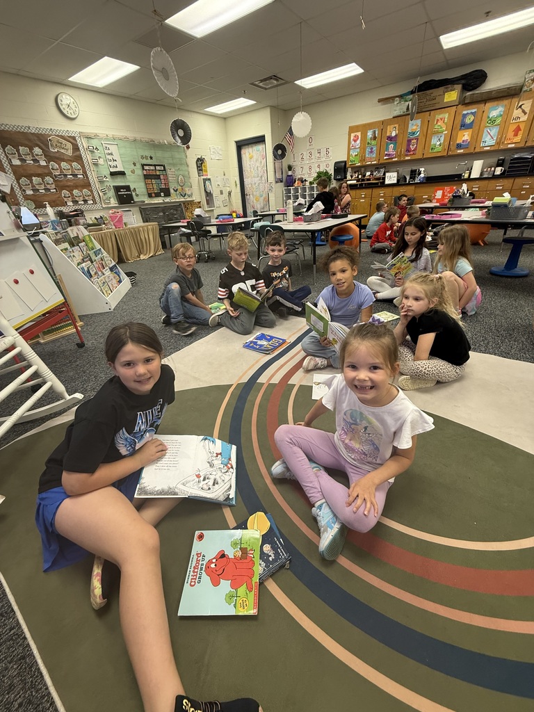 📚❤️ Earlier this week, Mrs. Economos’ 2nd graders had a wonderful time reading to Mrs. Krieg’s kindergarten class! Our younger Rockets loved listening to the stories, and the 2nd graders did an amazing job being reading role models. 🚀✨