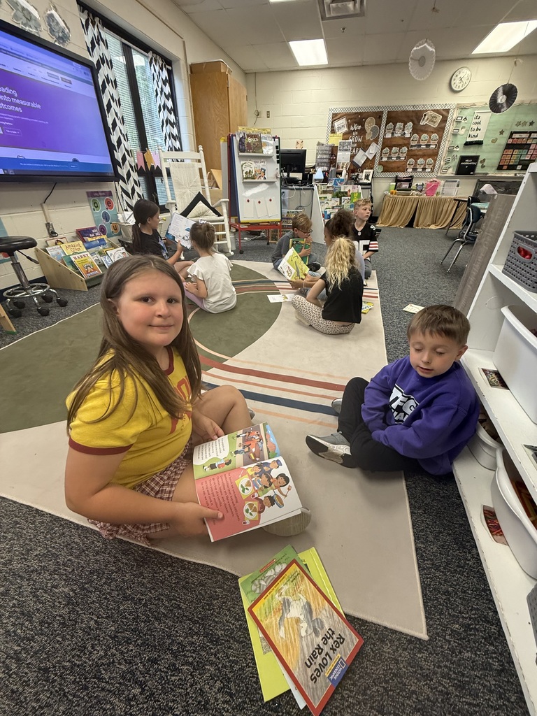 📚❤️ Earlier this week, Mrs. Economos’ 2nd graders had a wonderful time reading to Mrs. Krieg’s kindergarten class! Our younger Rockets loved listening to the stories, and the 2nd graders did an amazing job being reading role models. 🚀✨