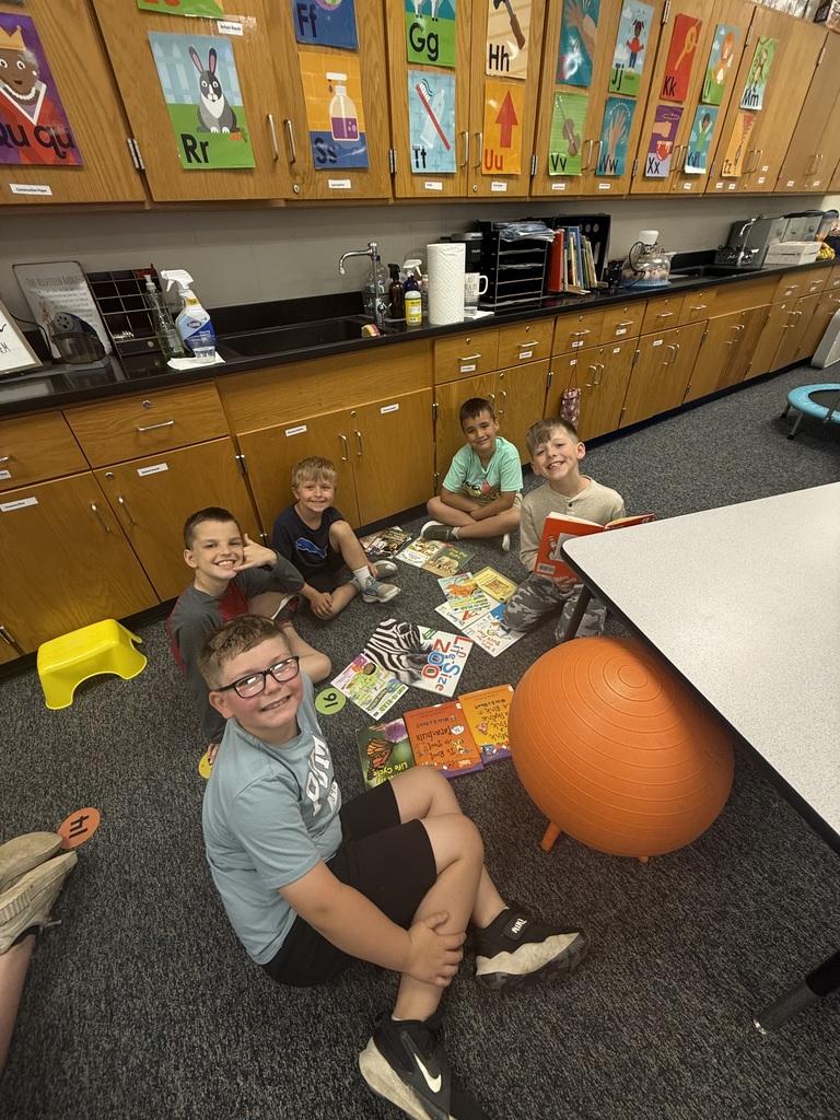 📚❤️ Earlier this week, Mrs. Economos’ 2nd graders had a wonderful time reading to Mrs. Krieg’s kindergarten class! Our younger Rockets loved listening to the stories, and the 2nd graders did an amazing job being reading role models. 🚀✨