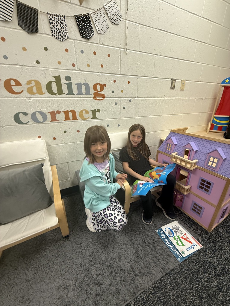 📚❤️ Earlier this week, Mrs. Economos’ 2nd graders had a wonderful time reading to Mrs. Krieg’s kindergarten class! Our younger Rockets loved listening to the stories, and the 2nd graders did an amazing job being reading role models. 🚀✨
