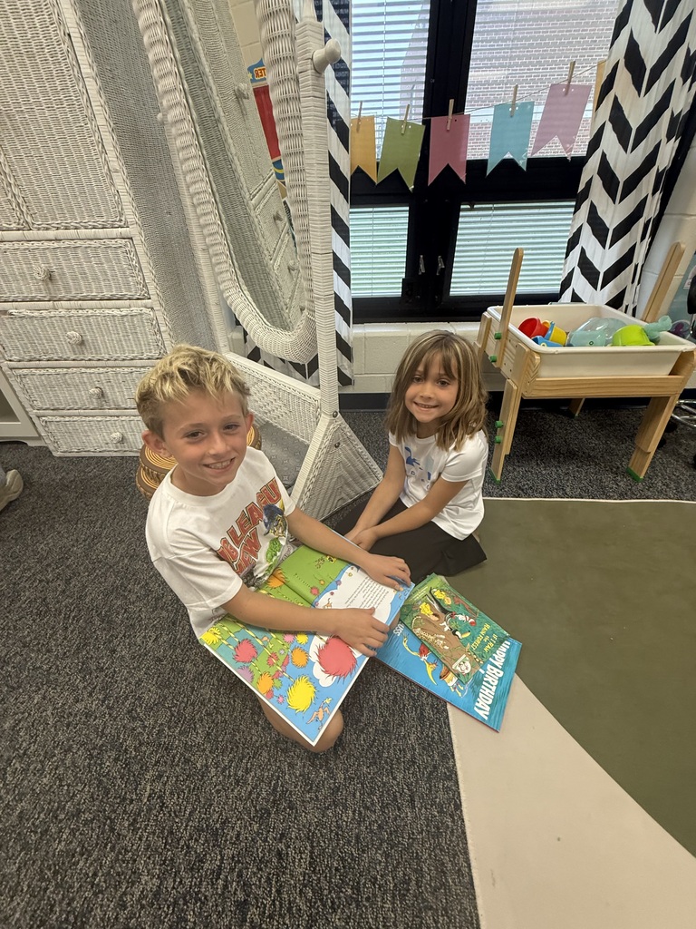 📚❤️ Earlier this week, Mrs. Economos’ 2nd graders had a wonderful time reading to Mrs. Krieg’s kindergarten class! Our younger Rockets loved listening to the stories, and the 2nd graders did an amazing job being reading role models. 🚀✨