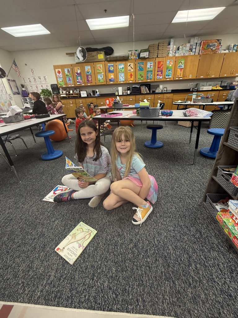 📚❤️ Earlier this week, Mrs. Economos’ 2nd graders had a wonderful time reading to Mrs. Krieg’s kindergarten class! Our younger Rockets loved listening to the stories, and the 2nd graders did an amazing job being reading role models. 🚀✨