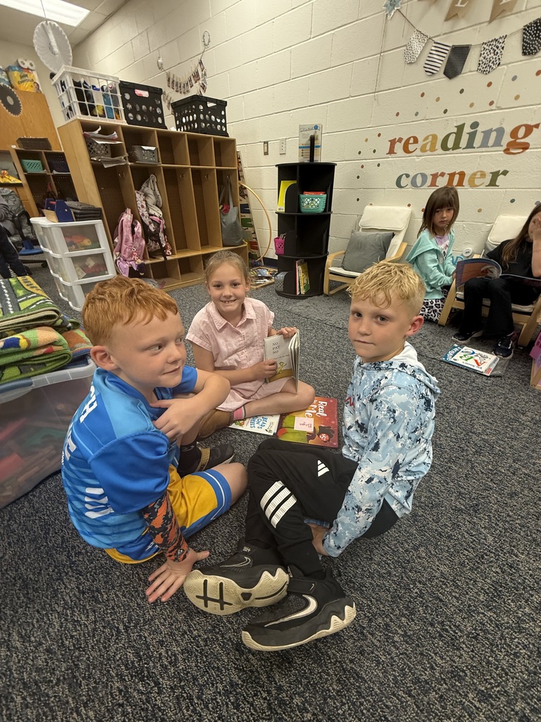 📚❤️ Earlier this week, Mrs. Economos’ 2nd graders had a wonderful time reading to Mrs. Krieg’s kindergarten class! Our younger Rockets loved listening to the stories, and the 2nd graders did an amazing job being reading role models. 🚀✨
