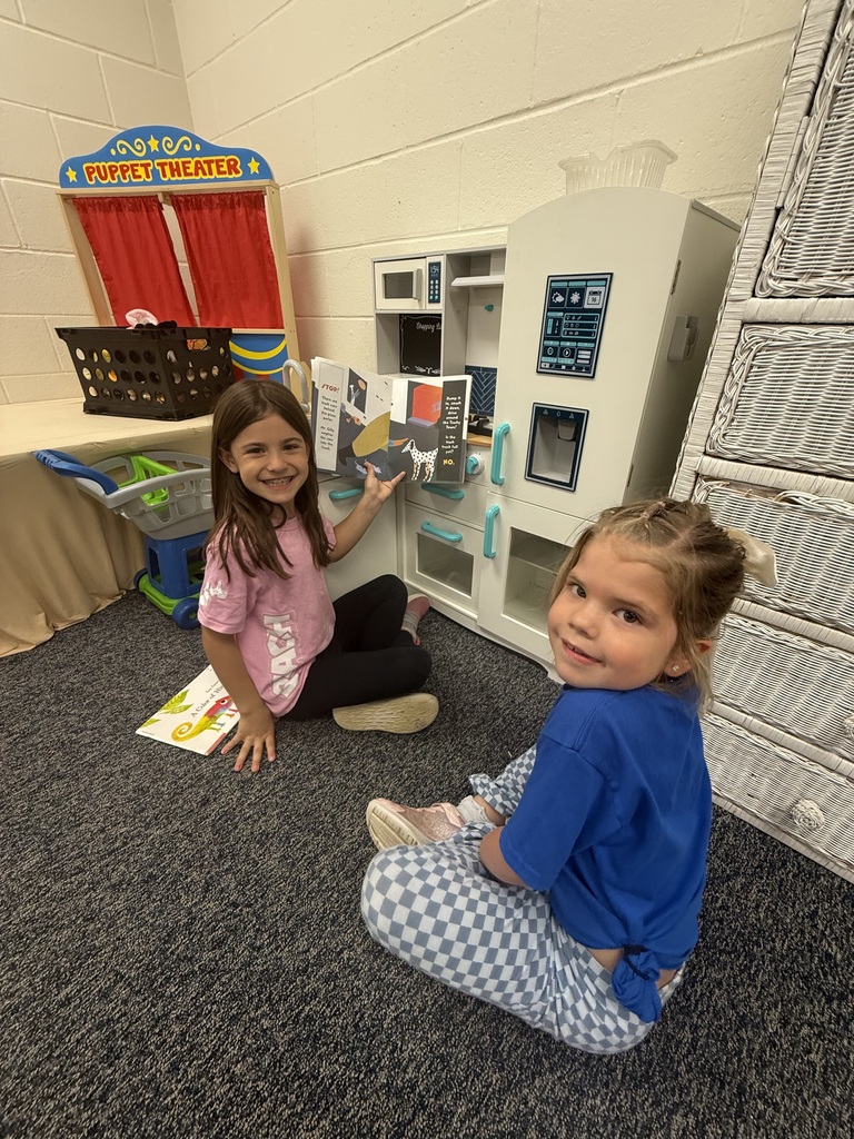 📚❤️ Earlier this week, Mrs. Economos’ 2nd graders had a wonderful time reading to Mrs. Krieg’s kindergarten class! Our younger Rockets loved listening to the stories, and the 2nd graders did an amazing job being reading role models. 🚀✨