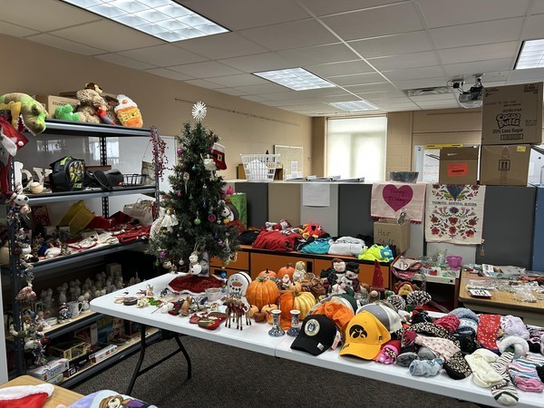 Cardinal Holiday Store