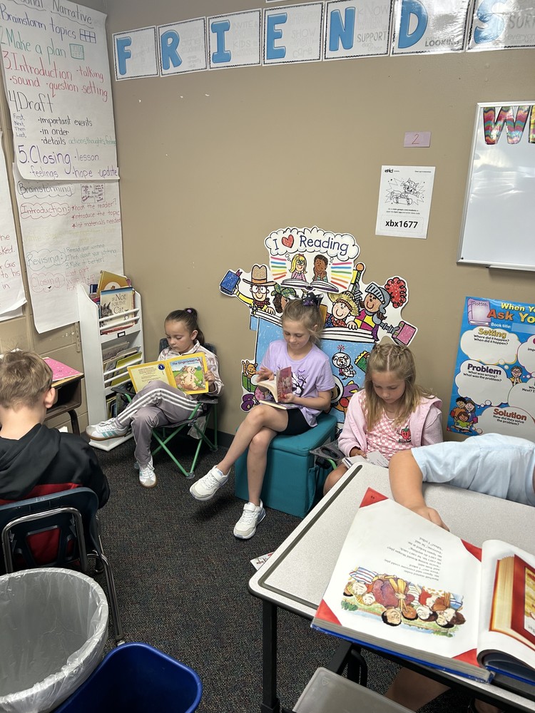 2nd graders reading independently