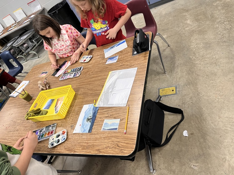 5th graders using watercolors