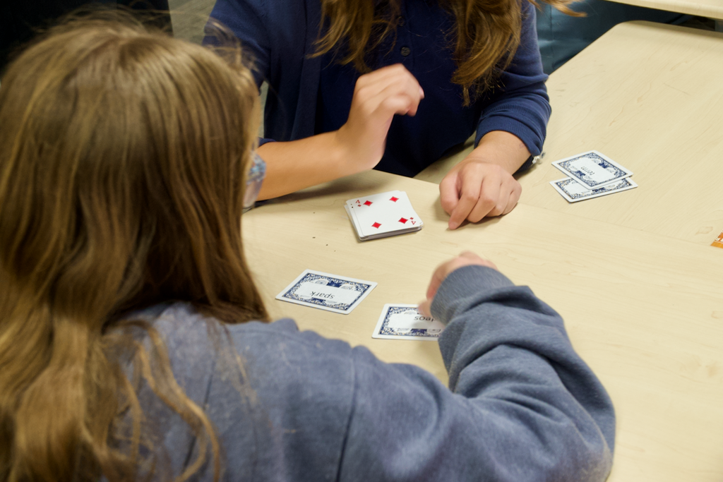 Lower syllables card game - close up playing the card game