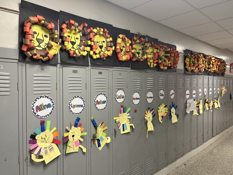 Lions deck the halls!