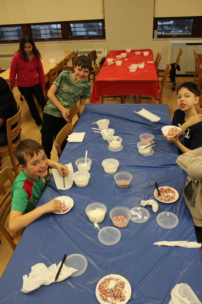 students decorating cookies 