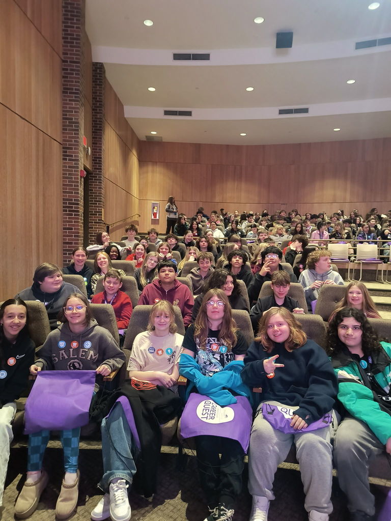 Students visiting McHenry County College