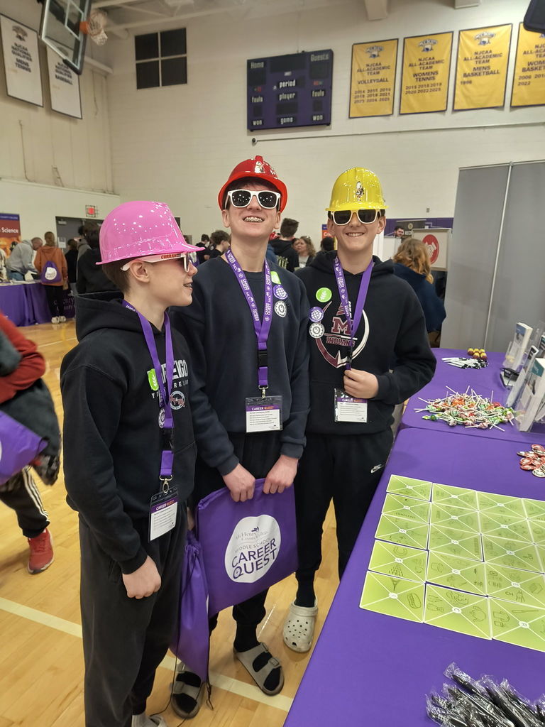 Students visiting McHenry County College