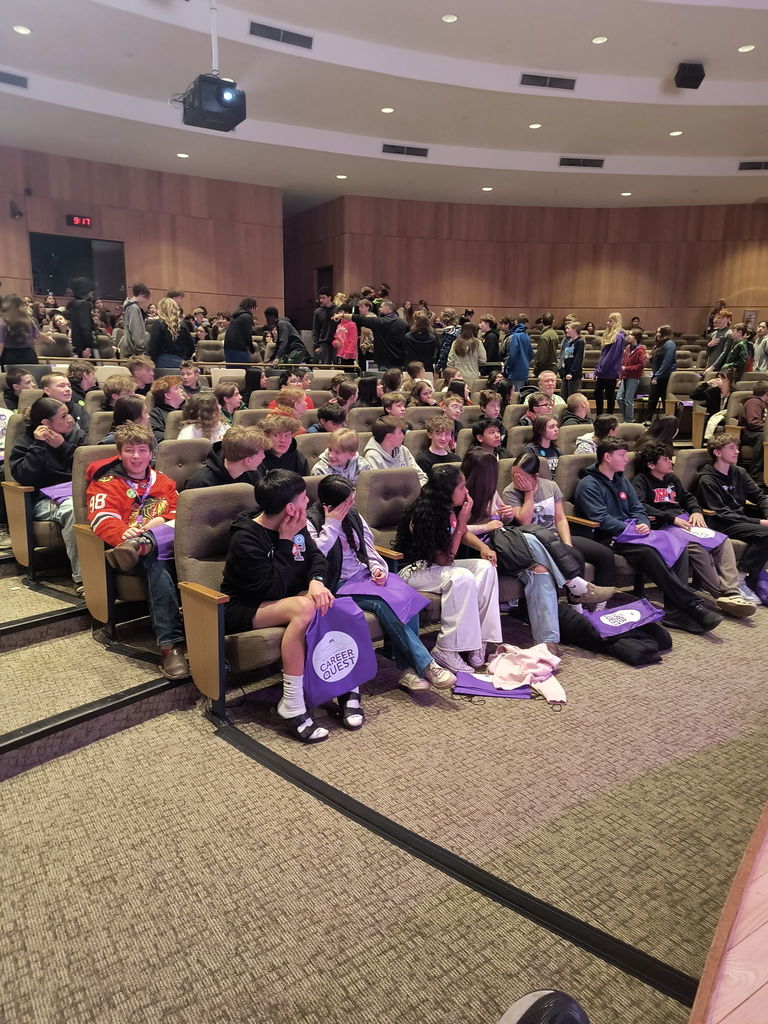 Students visiting McHenry County College