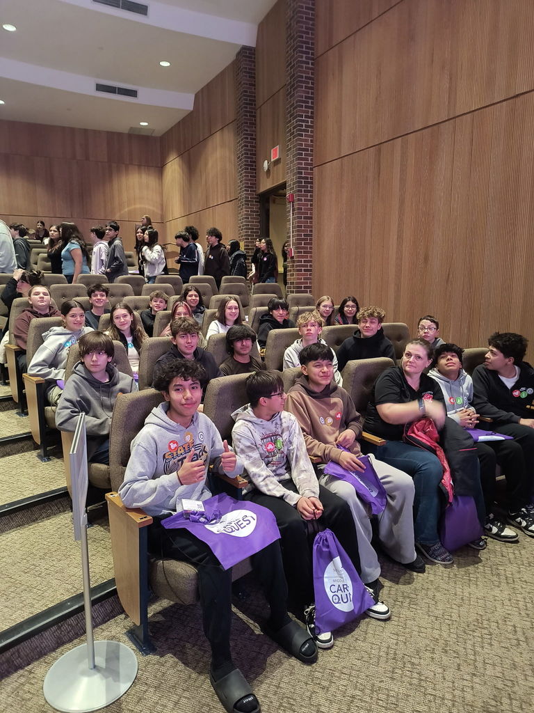 Students visiting McHenry County College