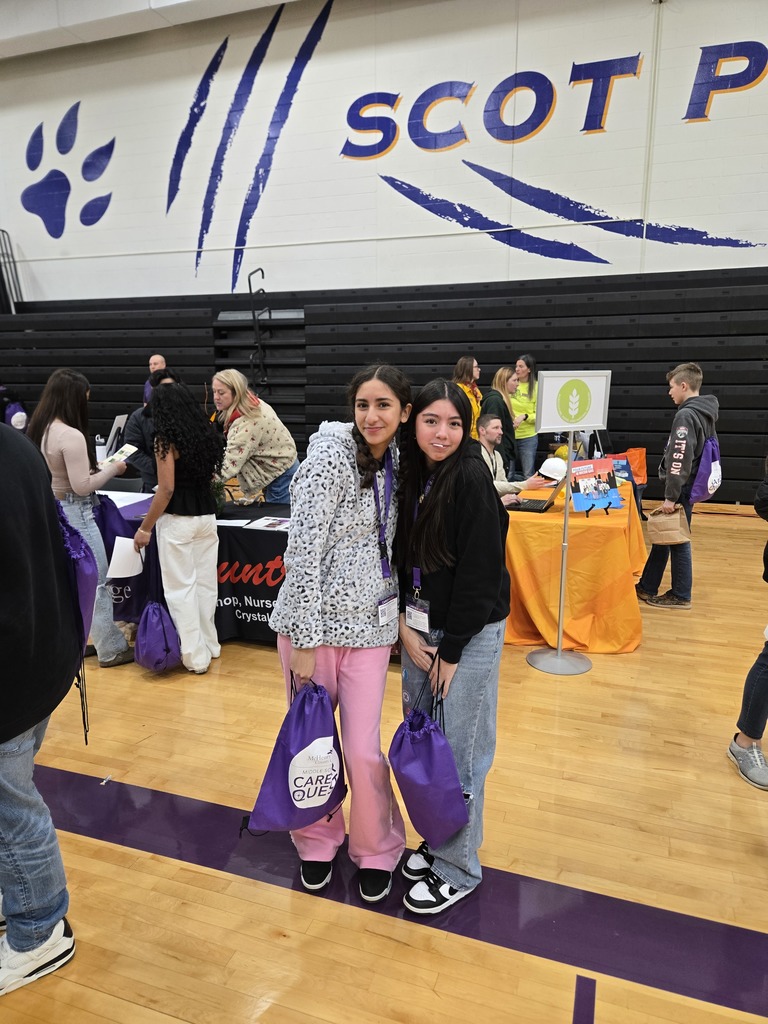 Students visiting McHenry County College