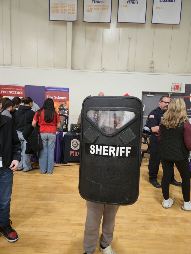 Students visiting McHenry County College