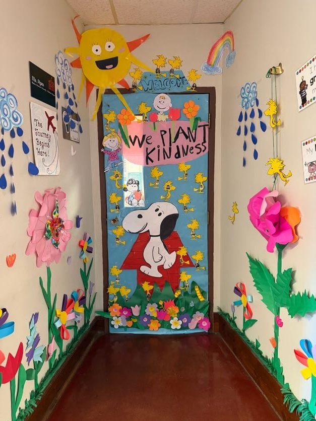 Classroom door decorated for contest with snoopy