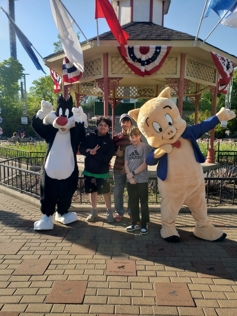 It's Sylvester and Porky the Pig!