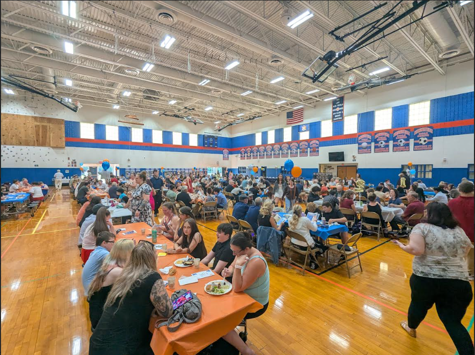 Gym with attendees for the Academic and Athletic Honors Banquet