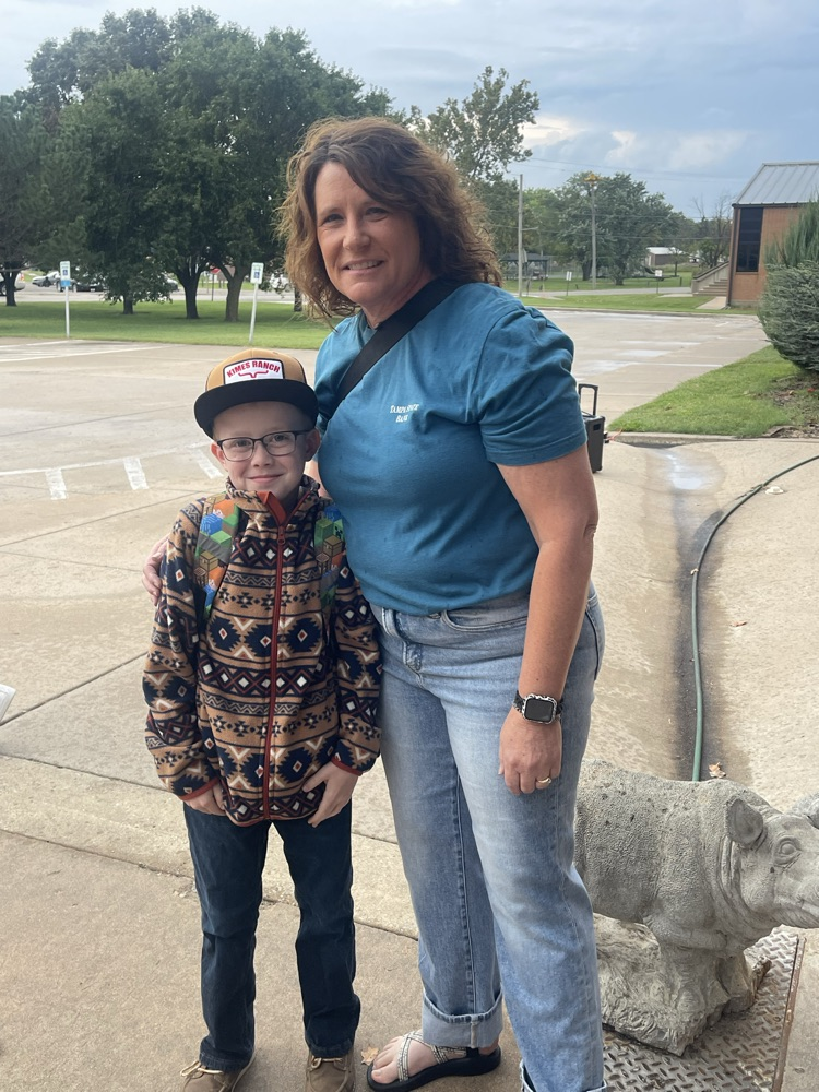 Always fun to see your Aunt. A greeter who is an aunt to one of our 3rd grade students takes a picture with him.
