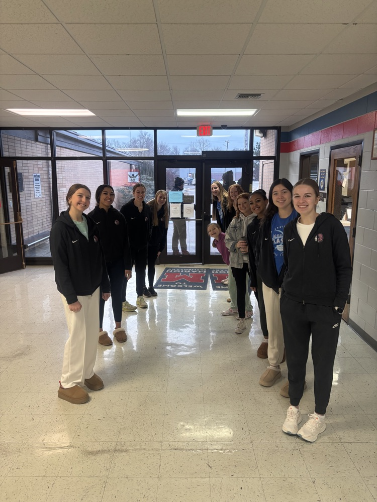 MHS  basketball Team greeting students