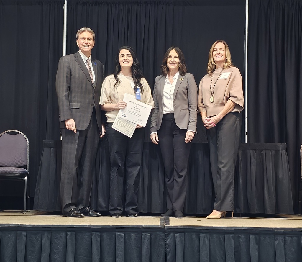 Ms. Shayla Rahe received her Horizon Award from Dr. Watson. 