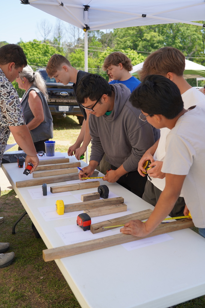 Students doing their best at the measuring test