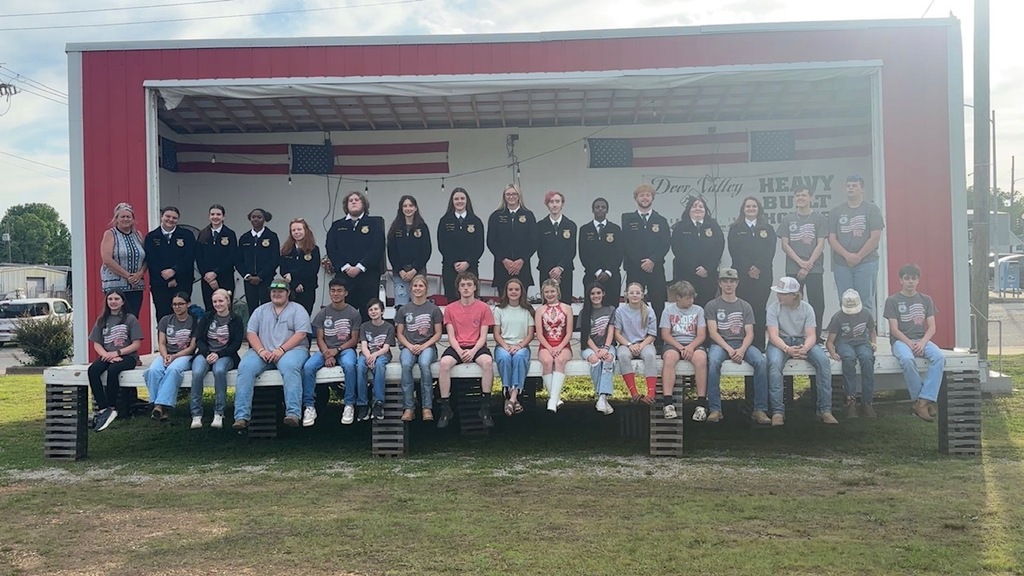 En d of year social group photo