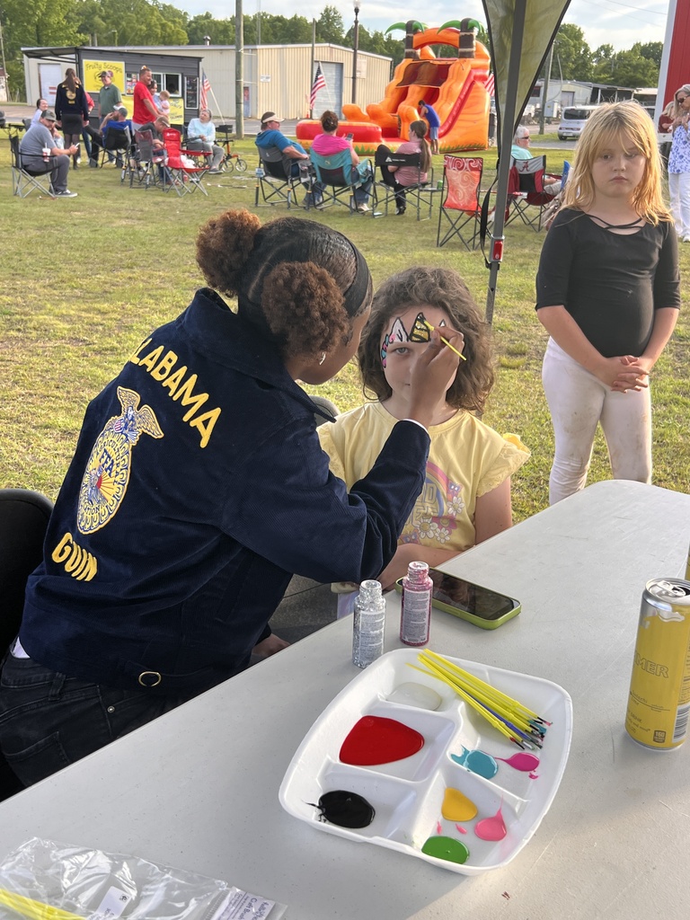 Kenzee facepainting at the end of the year social