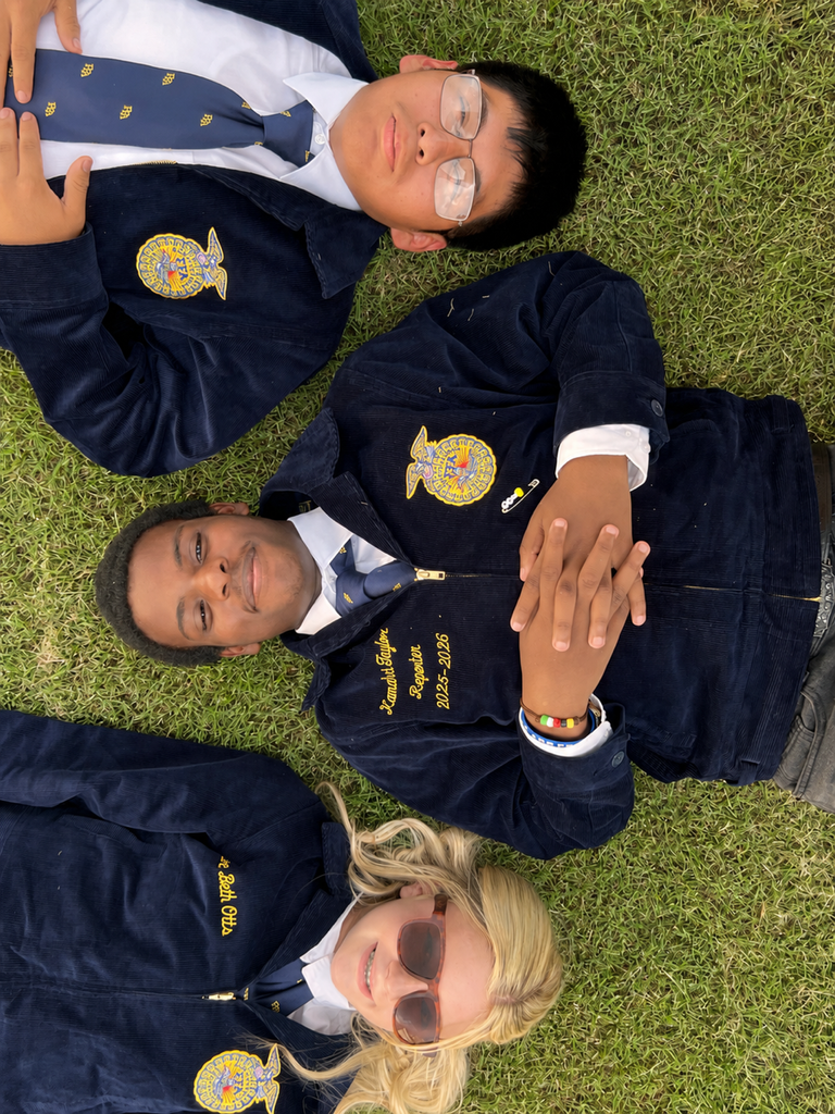 Chloe Beth, Kamahri and Roony enjoying the lawn at the State's Capitol