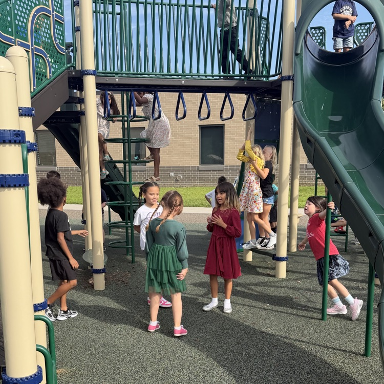 2nd grade friends at recess
