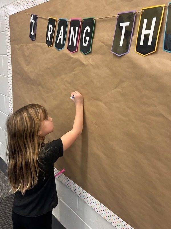 signing board
