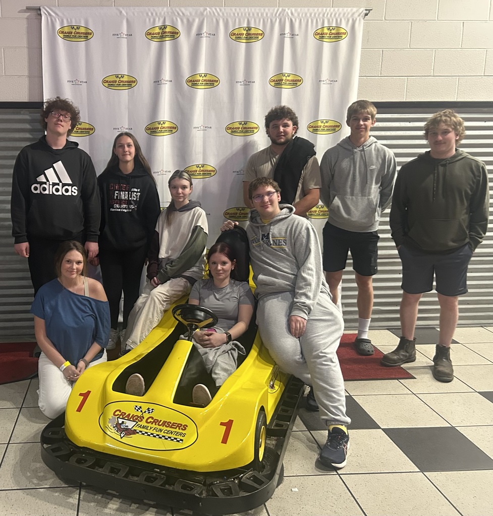 Picture of seniors on trip.