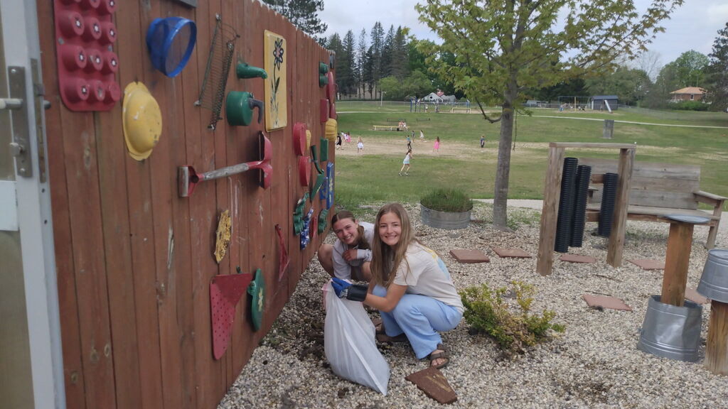 Students cleaning the elementary