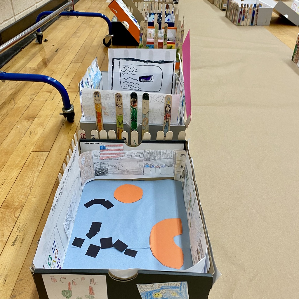 A Richer School community shoe box.