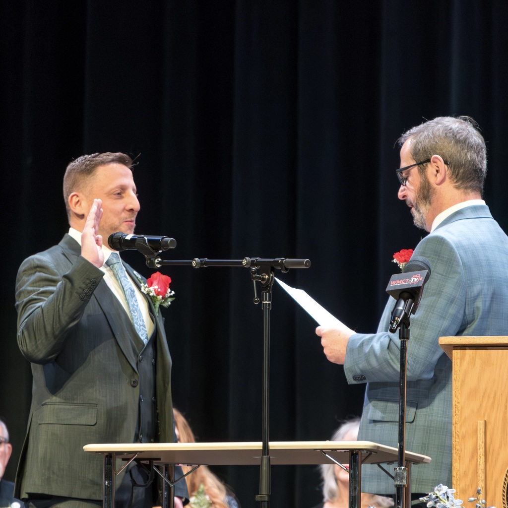 Mayor Christian gets sworn in by the City Clerk.