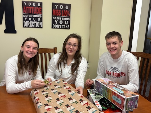 National Honor Society - Christmas Giving